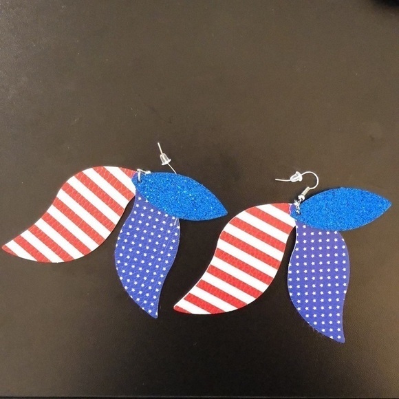 LIGHTWEIGHT Dangle Faux Leather 3 Layer Patriotic Teardrop Earrings - Picture 3 of 9